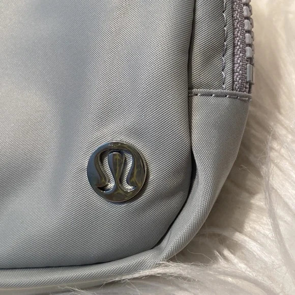 Lululemon Everywhere Belt Bag - Picture 11 of 12